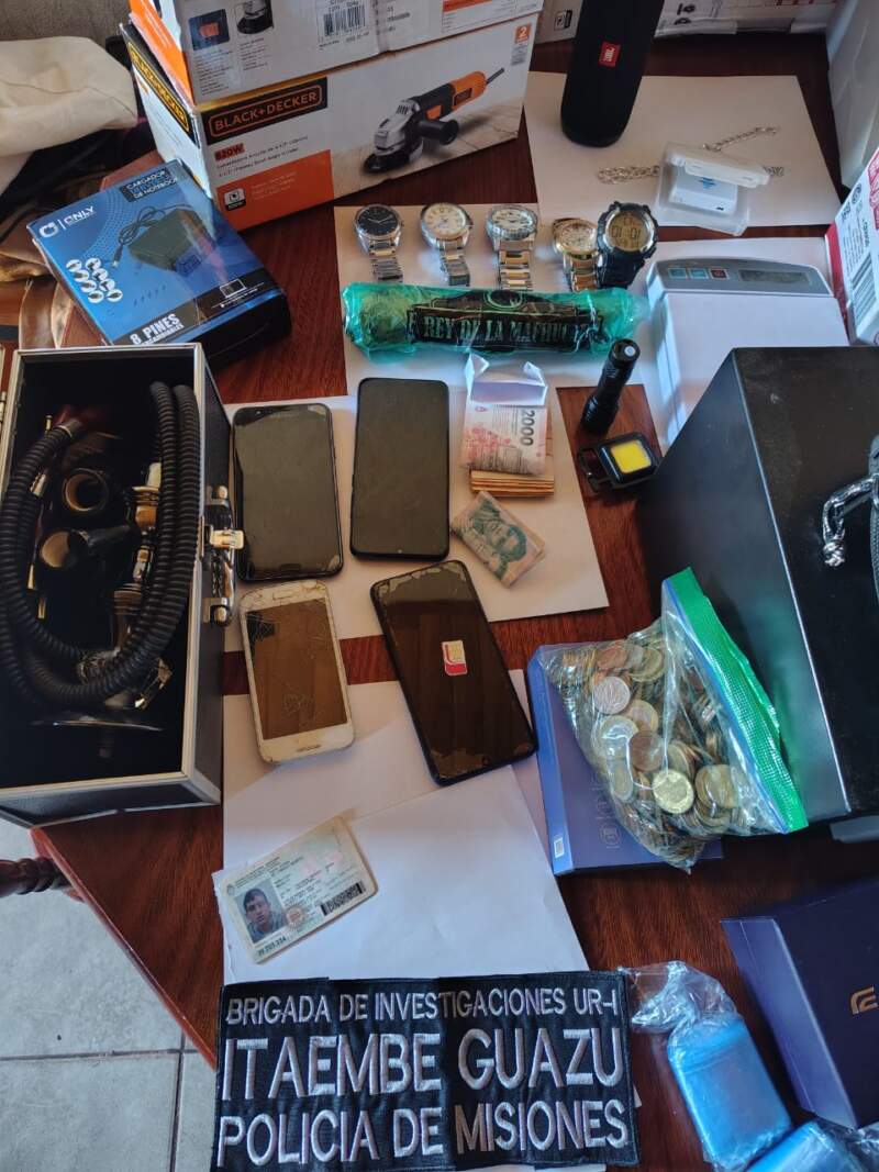 Desbaratan la banda narco de Itaembé: tenían una caja fuerte con droga, también objetos robados 9 Desbaratan la banda narco de Itaembé: tenían una caja fuerte con droga, también objetos robados imagen-8