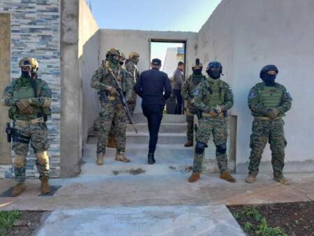 Desbaratan la banda narco de Itaembé: tenían una caja fuerte con droga, también objetos robados Desbaratan la banda narco de Itaembé: tenían una caja fuerte con droga, también objetos robados imagen-4