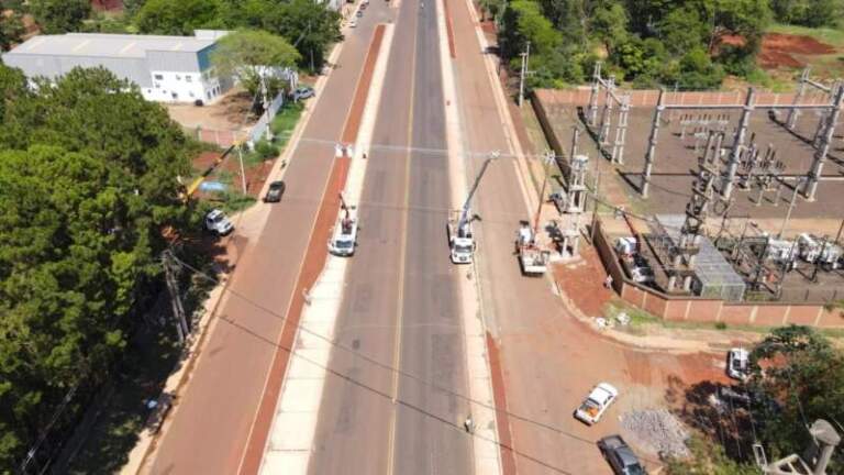 Trabajan en la Estación Transformadora de Itaembé Miní para superar una falla eléctrica imagen-18