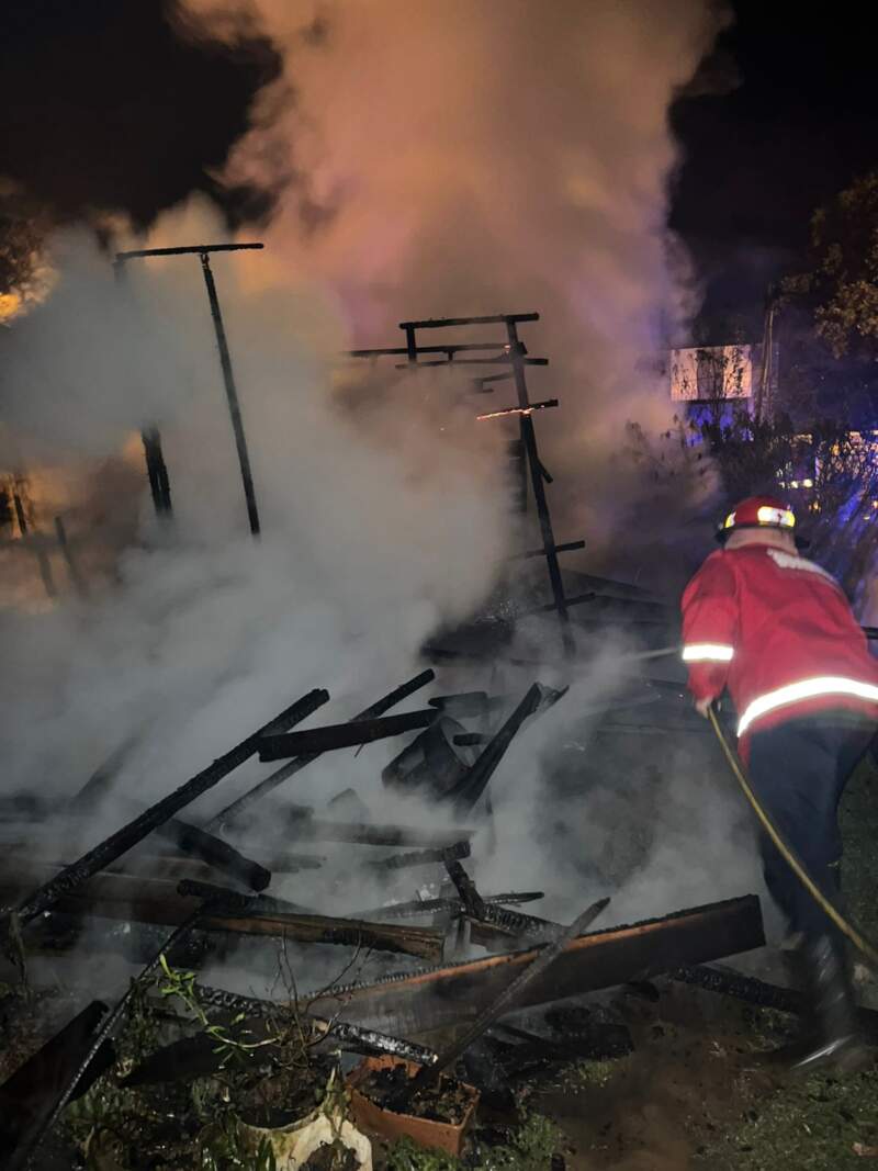 Intervenciones policiales y de emergencia en Posadas y Oberá: rescate tras despiste y dos incendios domiciliarios 3 Intervenciones policiales y de emergencia en Posadas y Oberá: rescate tras despiste y dos incendios domiciliarios imagen-2
