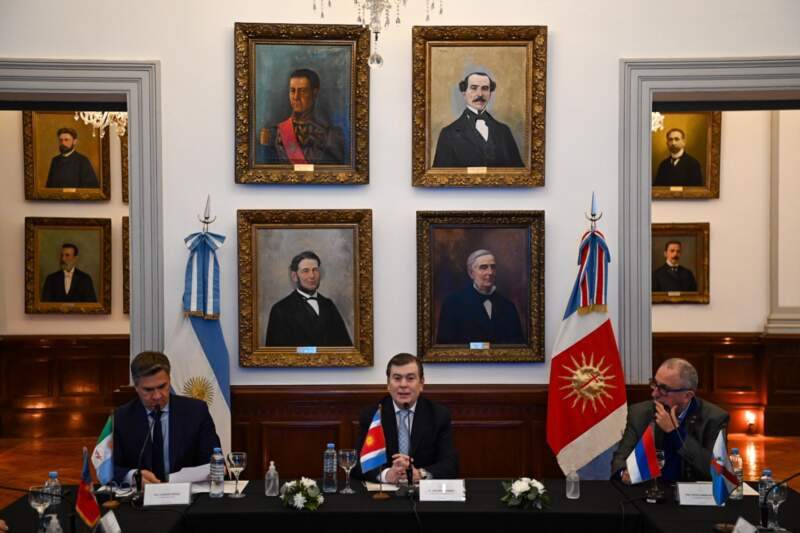 Passalacqua y gobernadores del Norte Grande y Litoral proponen una tarifa energética diferenciada para zonas cálidas 7 Passalacqua y gobernadores del Norte Grande y Litoral proponen una tarifa energética diferenciada para zonas cálidas imagen-6