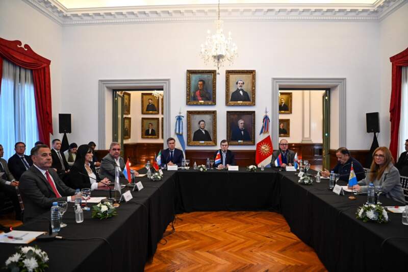 Passalacqua y gobernadores del Norte Grande y Litoral proponen una tarifa energética diferenciada para zonas cálidas 9 Passalacqua y gobernadores del Norte Grande y Litoral proponen una tarifa energética diferenciada para zonas cálidas imagen-8