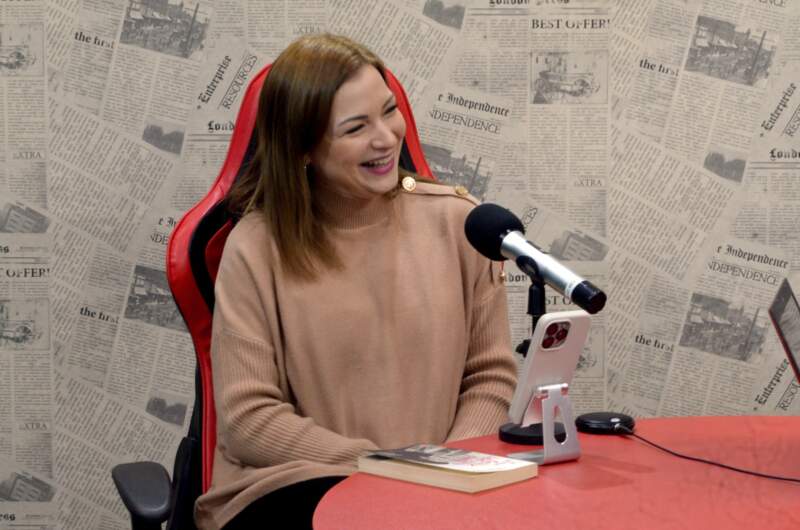 Recomiendan la novela “La gente feliz lee y toma café” de Agnès Martin-Lugand, una historia sobre duelo y reconstrucción personal imagen-8