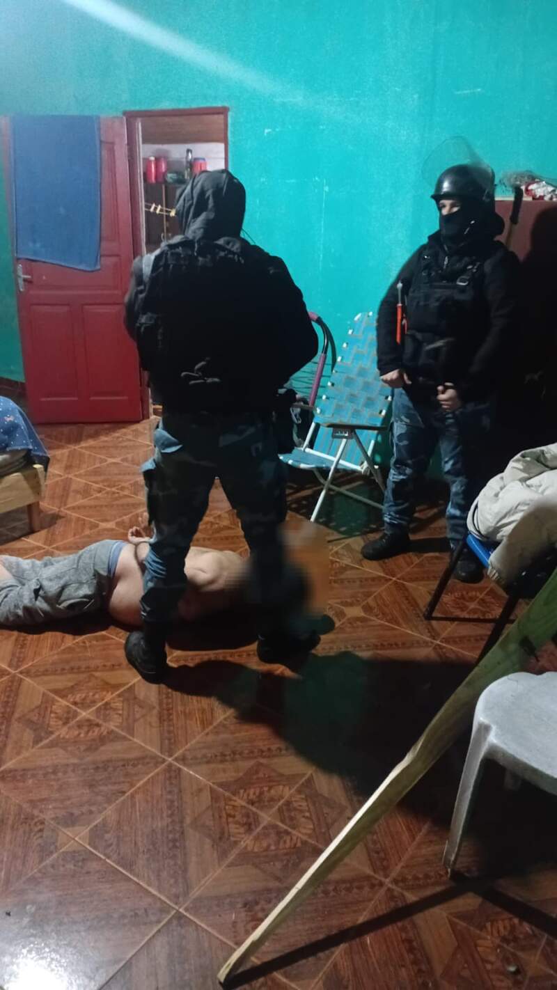 Golpe al crimen organizado: 12 detenidos, 13 allanamientos y un arsenal decomisado por la Policía en la capital 9 Golpe al crimen organizado: 12 detenidos, 13 allanamientos y un arsenal decomisado por la Policía en la capital imagen-8