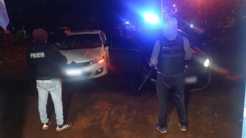 Pozo Azul: la Policía secuestró dos autos robados cargados con $100 millones en cigarrillos de contrabando 3 Pozo Azul: la Policía secuestró dos autos robados cargados con $100 millones en cigarrillos de contrabando imagen-2