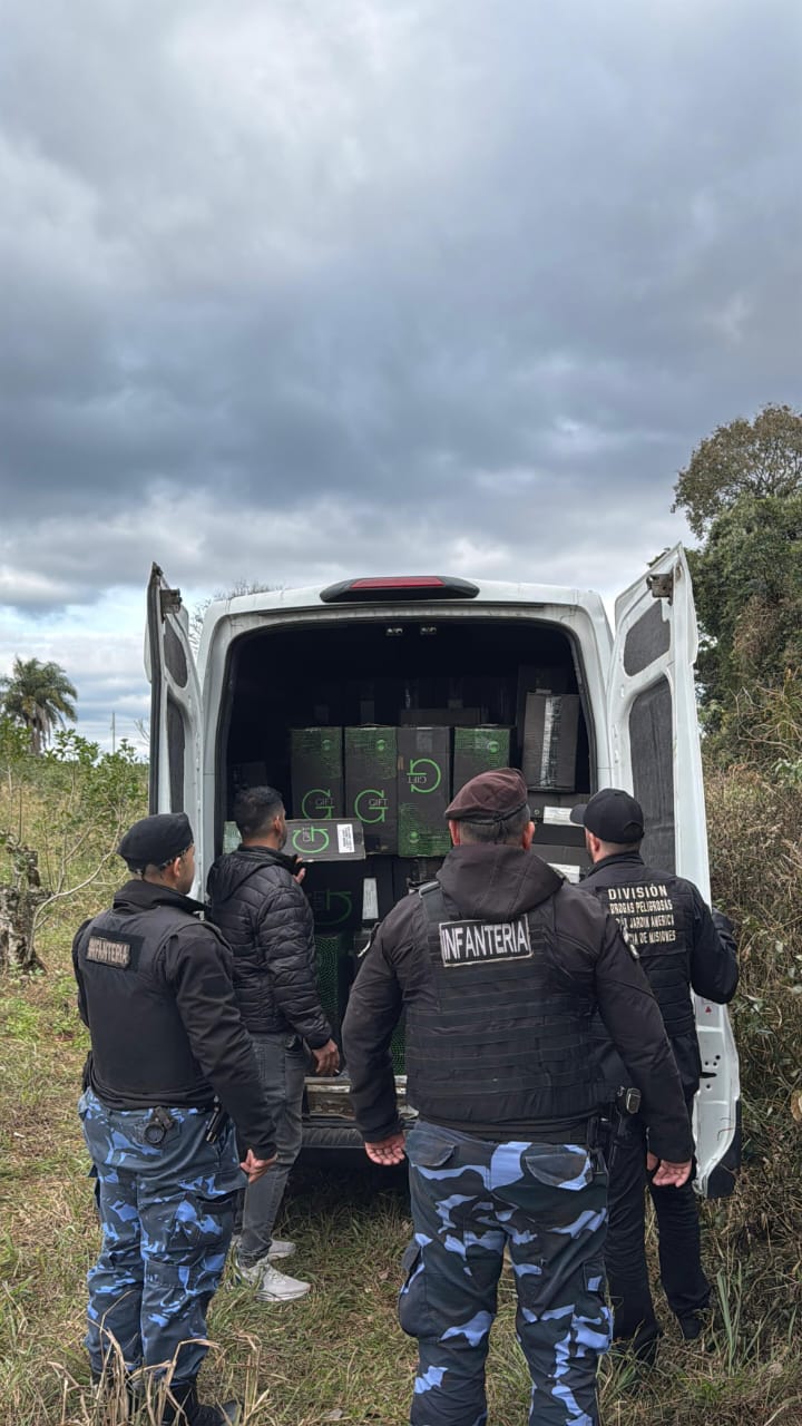 Operación Mariela: un contrabandista fue detenido con una furgoneta abarrotada de cigarrillos imagen-6