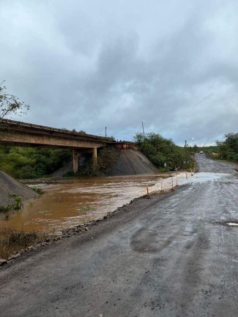 Cortan el tránsito en la Ruta Provincial 7 por desborde del arroyo Tabay imagen-7