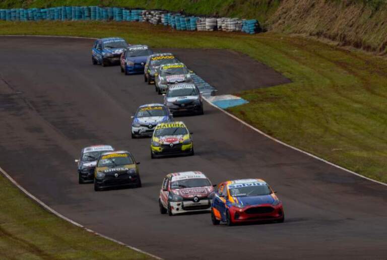 Automovilismo: Oberá volvió a vibrar con las finales del Misionero de Pista imagen-49