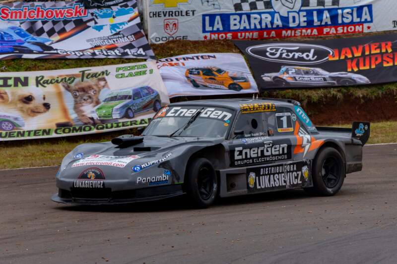 Automovilismo: Oberá volvió a vibrar con las finales del Misionero de Pista imagen-2