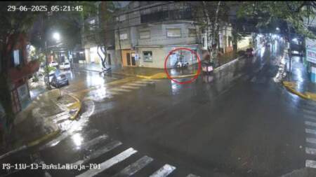 El 911 frustró dos robos en Posadas y guió a las patrullas en tiempo real para la detención de los ladrones El 911 frustró dos robos en Posadas y guió a las patrullas en tiempo real para la detención de los ladrones imagen-6