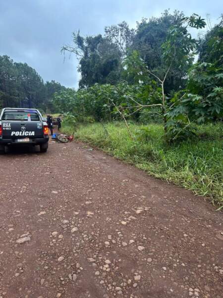 El Soberbio: un motociclista falleció tras despistar en la zona rural El Soberbio: un motociclista falleció tras despistar en la zona rural imagen-2