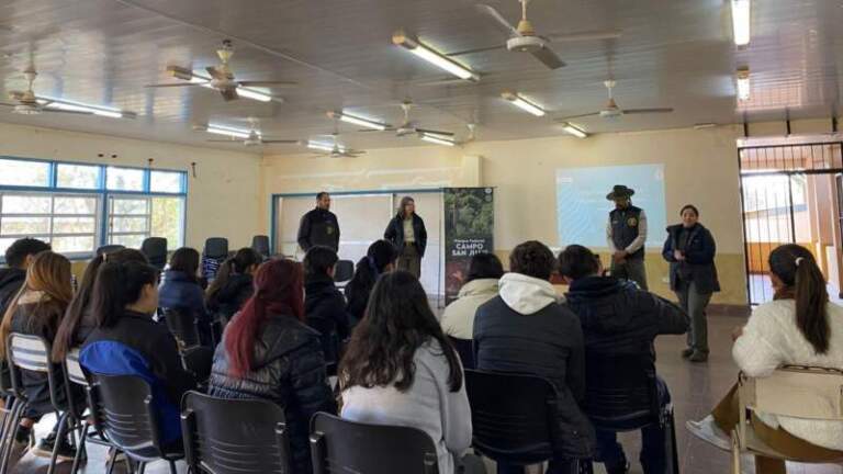 Se realizó la primera jornada de educación ambiental en el Parque Federal Campo San Juan con alumnos del BOP Nº5 de Candelaria imagen-34