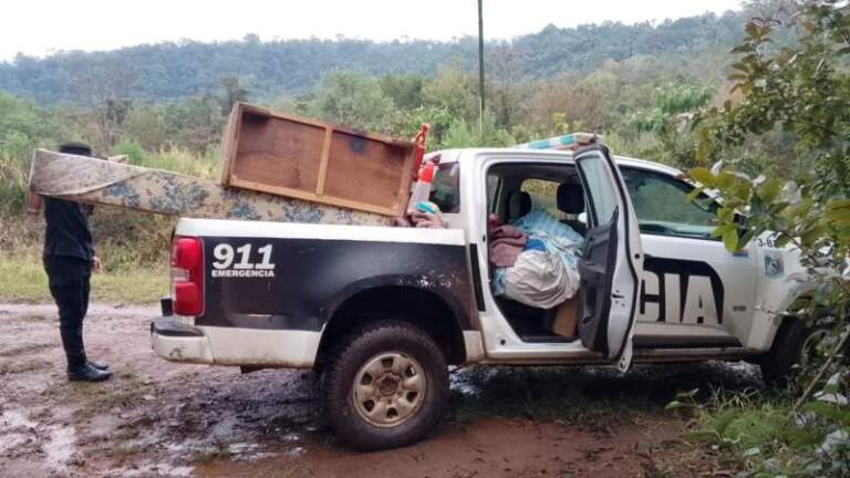 Santo Pipó: la Policía y el Municipio asistieron a una madre y su hijo tras el incendio que destruyó su casa imagen-29