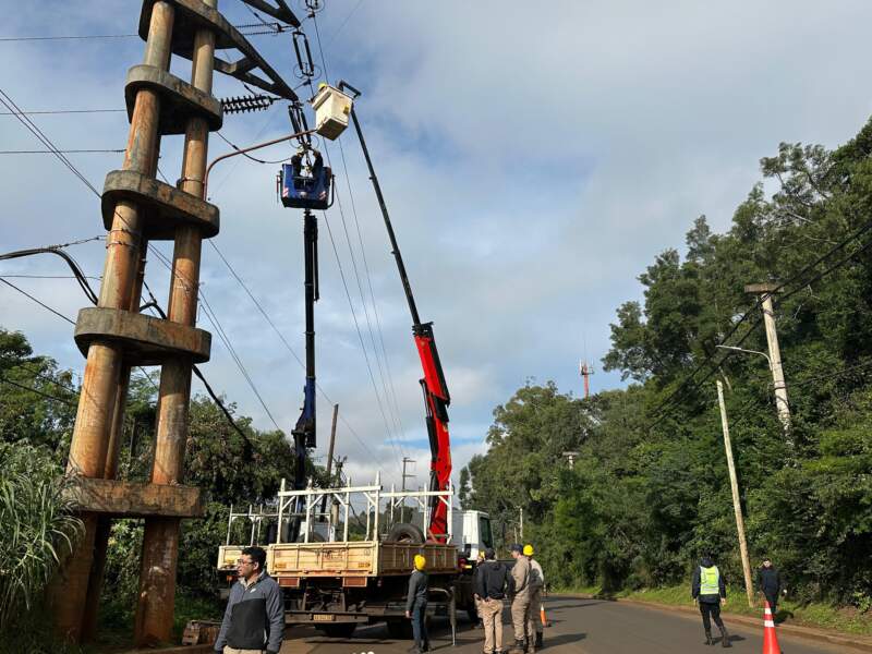 Energía de Misiones llevó a cabo tareas de mantenimiento preventivo en líneas de alta tensión en Posadas imagen-16