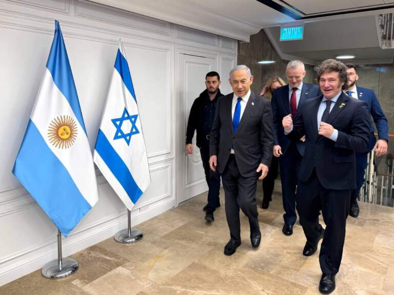 Milei se reúne con Netanyahu para fortalecer la alianza geopolítica entre Argentina e Israel Milei se reúne con Netanyahu para fortalecer la alianza geopolítica entre Argentina e Israel imagen-43