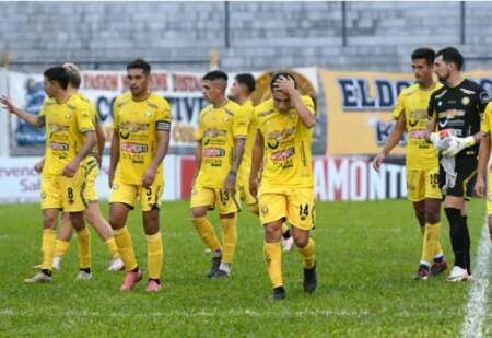 Fútbol: Crucero volvió a perder y está cada vez más complicado imagen-4