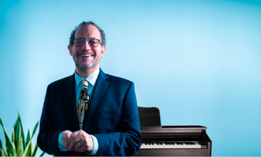 El director y pianista Sergio Feferovich presenta en Posadas “La Música de las Ideas”, una experiencia que conecta arte, emoción y creatividad 3 El director y pianista Sergio Feferovich presenta en Posadas “La Música de las Ideas”, una experiencia que conecta arte, emoción y creatividad imagen-2