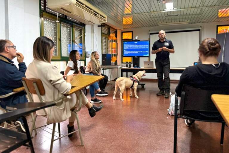 Se iniciaron capacitaciones sobre terapia asistida con perros en el Hospital Pediátrico imagen-41