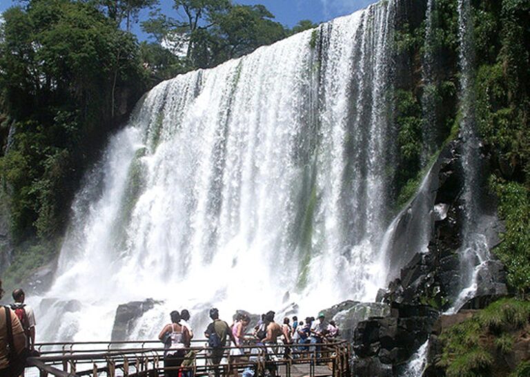 Más de 130 mil personas visitaron las Cataratas del Iguazú durante el receso invernal y Misiones se ubicó entre los destinos más económicos del país imagen-21