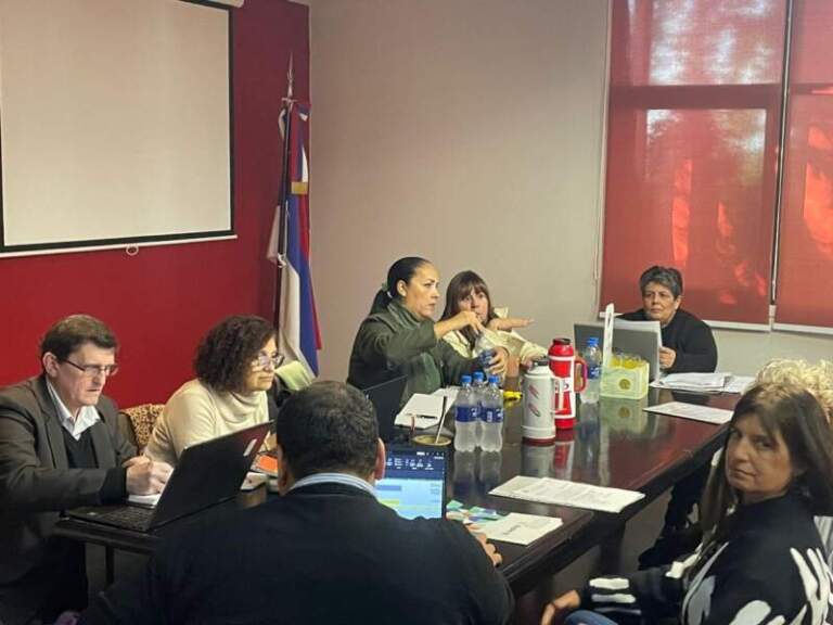 La mesa paritaria docente se vuelve a reunir y analizará propuestas de gremios del sector imagen-50