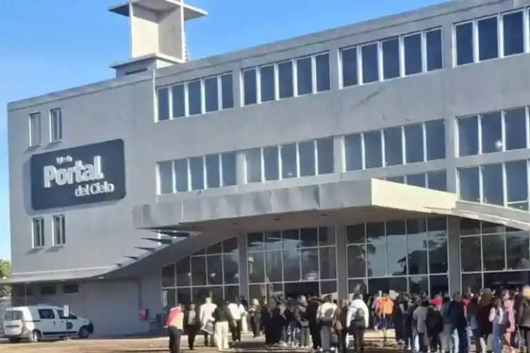 Javier Milei viaja a Chaco para participar de la inauguración del “Portal del Cielo”, el mayor templo evangélico del país Javier Milei viaja a Chaco para participar de la inauguración del “Portal del Cielo”, el mayor templo evangélico del país imagen-6