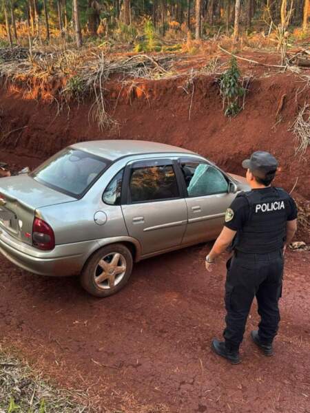 Puerto Esperanza: arrestaron a un hombre y recuperaron un auto robado de un taller mecánico Puerto Esperanza: arrestaron a un hombre y recuperaron un auto robado de un taller mecánico imagen-1