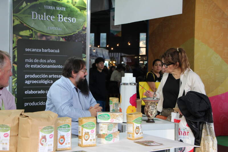 Mates que conectan con la naturaleza, con yerba orgánica, biodinámica y prácticas ambientales imagen-6