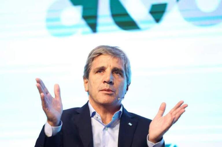 El Gobierno apuesta a que la restricción monetaria y tasas reales positivas alcancen para dominar al dólar El Gobierno apuesta a que la restricción monetaria y tasas reales positivas alcancen para dominar al dólar imagen-30