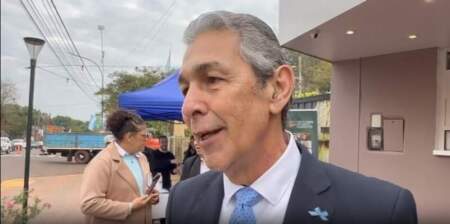 Carlos Fernández respaldó la candidatura de Herrera Ahuad a diputado nacional y se refirió al tratamiento de dictámenes sobre salud y educación Carlos Fernández respaldó la candidatura de Herrera Ahuad a diputado nacional y se refirió al tratamiento de dictámenes sobre salud y educación imagen-7