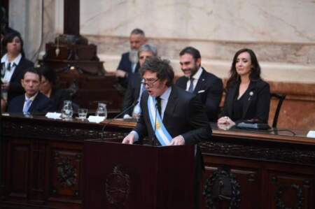 Tras el fuerte revés en el Senado, Milei descarta convocar a los gobernadores y se profundiza el enojo Tras el fuerte revés en el Senado, Milei descarta convocar a los gobernadores y se profundiza el enojo imagen-5