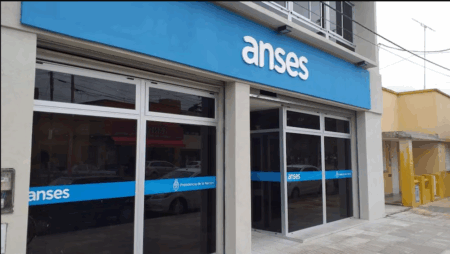 El Gobierno oficializó el aumento de los haberes jubilatorios en agosto: cuánto van a cobrar imagen-10