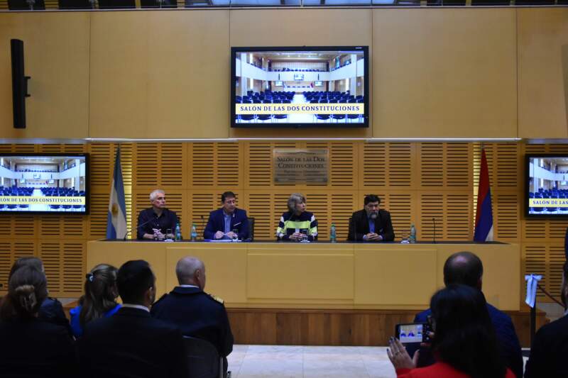 "Patria": una obra con profundo sentido federal llegó a la Legislatura de Misiones 3 "Patria": una obra con profundo sentido federal llegó a la Legislatura de Misiones imagen-2