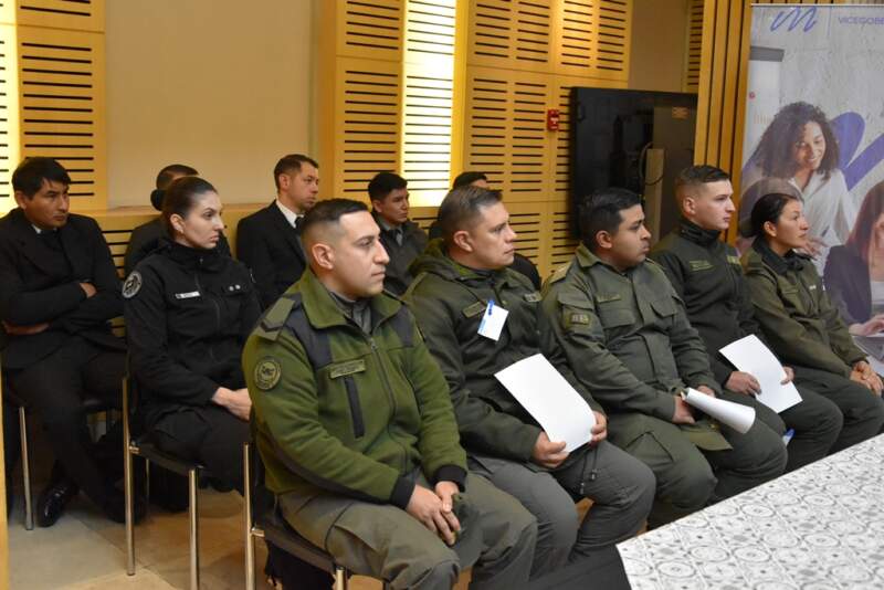 Misiones y Paraguay fortalecen la articulación contra la trata de personas con una jornada en la Legislatura 13 Misiones y Paraguay fortalecen la articulación contra la trata de personas con una jornada en la Legislatura imagen-12