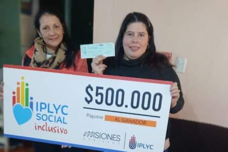 La ganadora del Programa IPLyC Social Inclusivo, usará el premio para comprarse un celular imagen-5