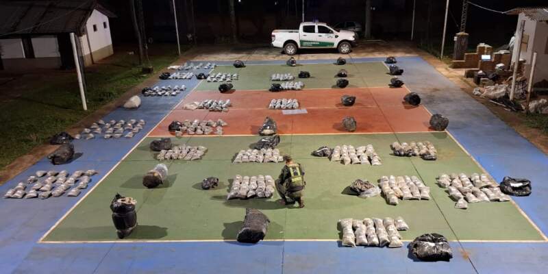 Intentaron descargar 500 kilos de marihuana en las orillas del río Paraná 5 Intentaron descargar 500 kilos de marihuana en las orillas del río Paraná imagen-4