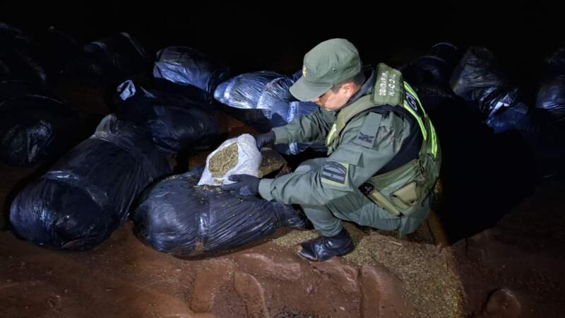 Intentaron descargar 500 kilos de marihuana en las orillas del río Paraná 3 Intentaron descargar 500 kilos de marihuana en las orillas del río Paraná imagen-2