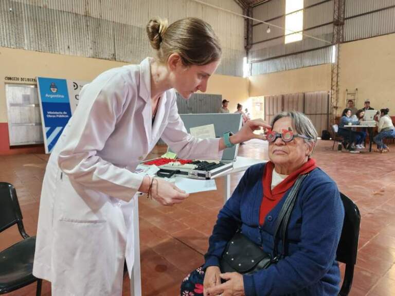 Con servicios integrales oftalmológicos, Mirar Mejor acercó atención y entregó anteojos en Santa María imagen-28