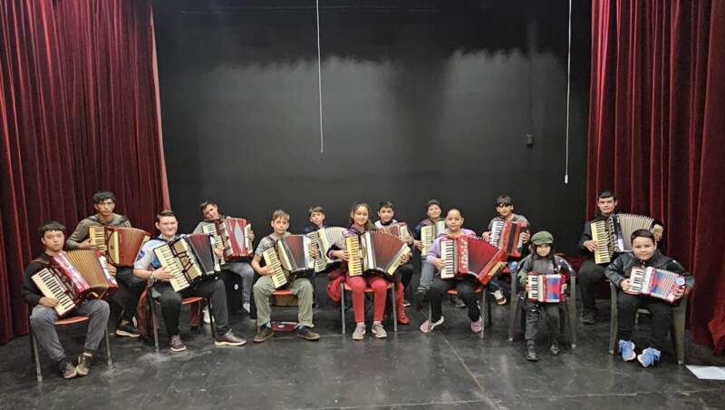 El músico francés Rémi Briffault ofrecerá una master class para jóvenes del Cemu y un concierto gratuito en el Parque Temático de la Cruz de Santa Ana 3 El músico francés Rémi Briffault ofrecerá una master class para jóvenes del Cemu y un concierto gratuito en el Parque Temático de la Cruz de Santa Ana imagen-2