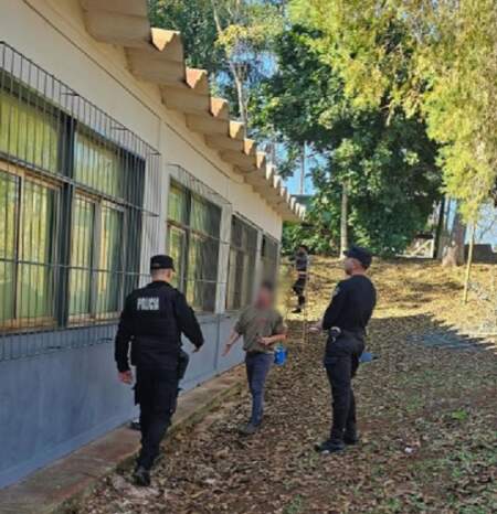 Presencia policial en escuelas: Más de 3.000 establecimientos bajo vigilancia durante el receso Presencia policial en escuelas: Más de 3.000 establecimientos bajo vigilancia durante el receso imagen-4