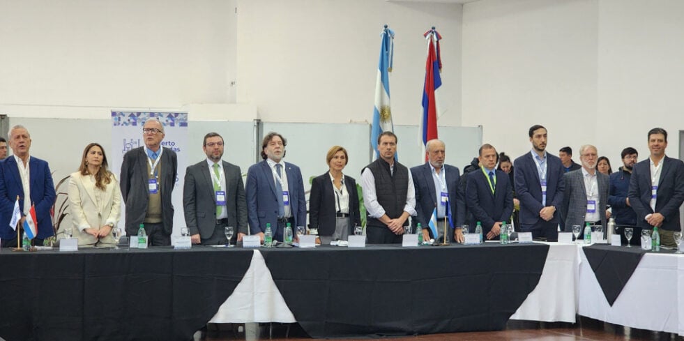 El Paraná Superior en agenda: Posadas fue sede del encuentro binacional "por una hidrovía moderna, segura y eficiente" imagen-2