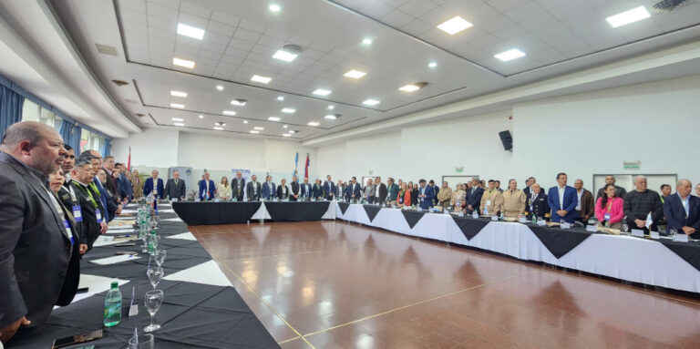 El Paraná Superior en agenda: Posadas fue sede del encuentro binacional "por una hidrovía moderna, segura y eficiente" imagen-22