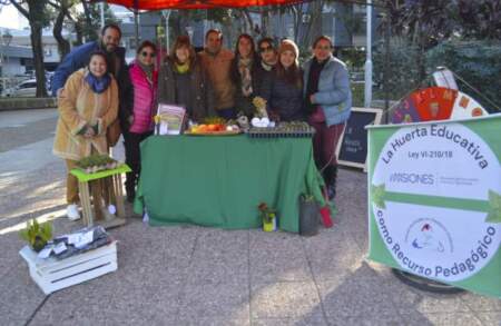 Alumnos de colegios de Posadas participaron de una jornada ambiental por el Día Provincial del Árbol en la Plaza San Martín imagen-6