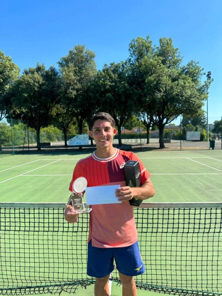Tenis: un misionero campeón en Francia imagen-11
