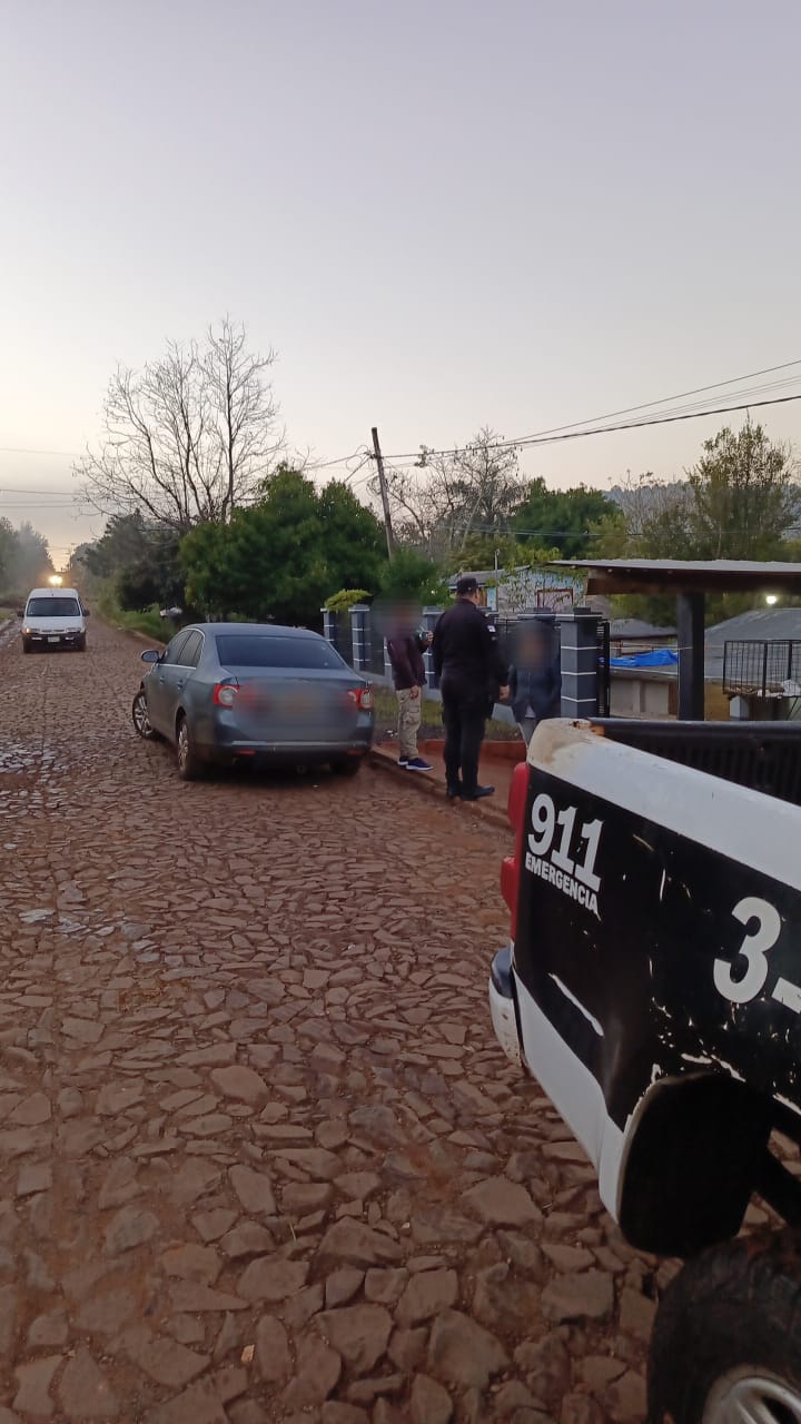 Balearon un auto dentro de una casa en Puerto Piray y la Policía investiga el móvil del ataque 3 Balearon un auto dentro de una casa en Puerto Piray y la Policía investiga el móvil del ataque imagen-2