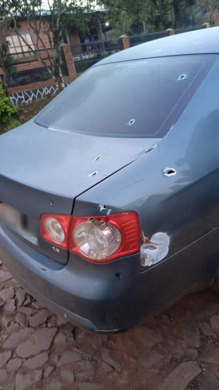 Balearon un auto dentro de una casa en Puerto Piray y la Policía investiga el móvil del ataque imagen-5