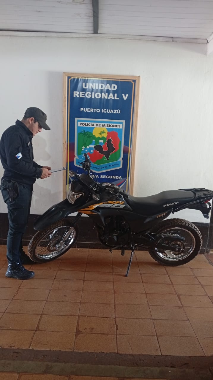 Publicaban videos haciendo picadas ilegales y terminaron allanados: un detenido y dos motos secuestradas en Puerto Iguazú 3 Publicaban videos haciendo picadas ilegales y terminaron allanados: un detenido y dos motos secuestradas en Puerto Iguazú imagen-2