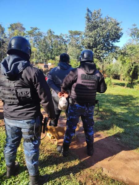 Publicaban videos haciendo picadas ilegales y terminaron allanados: un detenido y dos motos secuestradas en Puerto Iguazú imagen-2