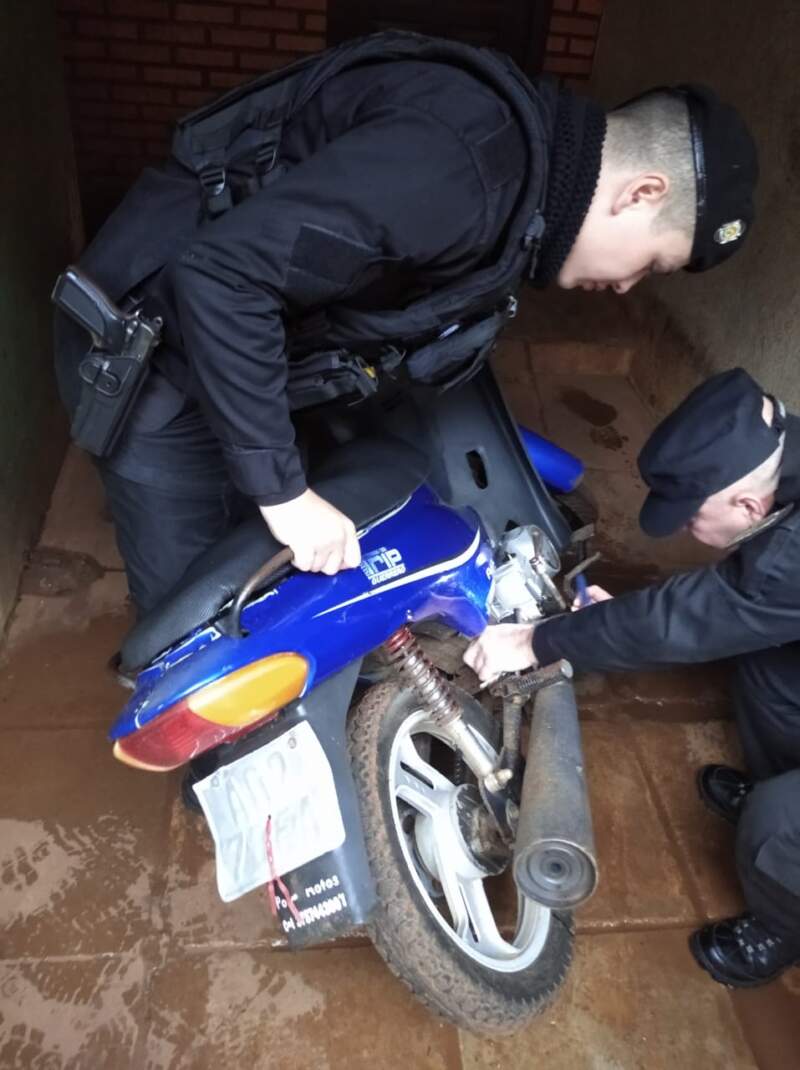 Publicaban videos haciendo picadas ilegales y terminaron allanados: un detenido y dos motos secuestradas en Puerto Iguazú 9 Publicaban videos haciendo picadas ilegales y terminaron allanados: un detenido y dos motos secuestradas en Puerto Iguazú imagen-8