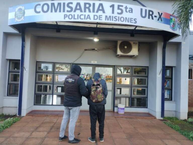 Detienen a uno de los implicados en el robo a una tienda de Posadas: la Policía recuperó prendas sustraídas imagen-10
