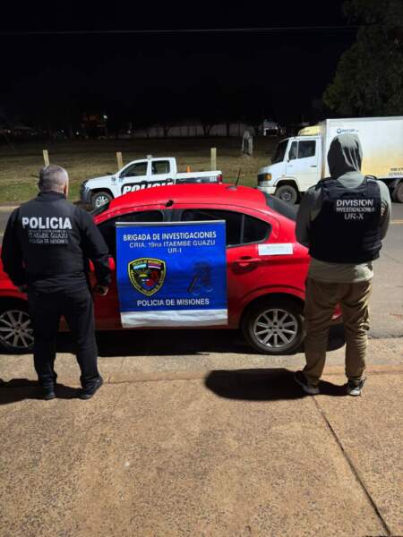 Secuestraron el auto utilizado por una red de dealers en Posadas: persecución, droga incautada y allanamiento Secuestraron el auto utilizado por una red de dealers en Posadas: persecución, droga incautada y allanamiento imagen-10